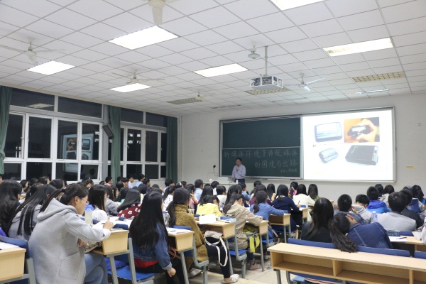 中国广播电视报刊协会会长梁刚建先生莅临我司开展讲座