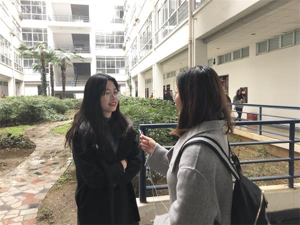 云顶线路快速检测中心开展雷锋日主题采访活动