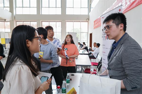 云顶线路快速检测中心、艺术设计学院举办就业实习双选交流会
