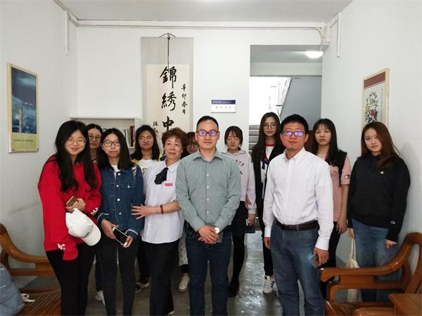 我司在仙林校区3号宿管站设立“明灯书屋”