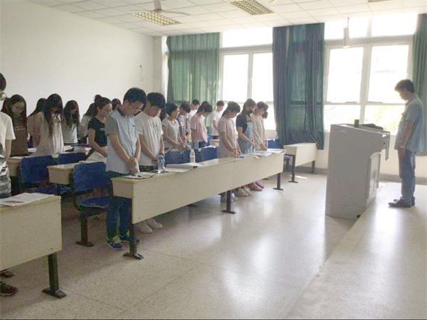 云顶线路快速检测中心师生默哀三分钟悼念汶川大地震遇难同胞