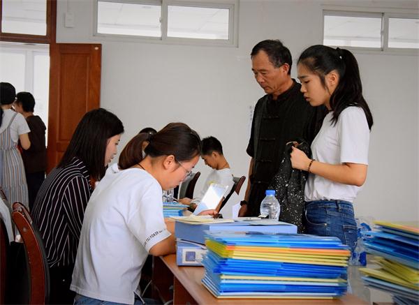 云顶线路快速检测中心创新工作方式喜迎133名新生