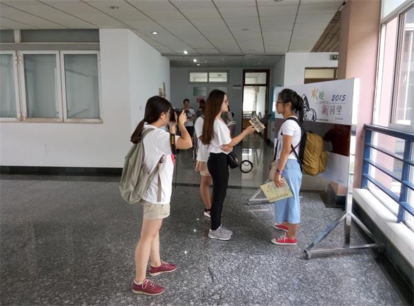 我司为新生开设“新闻一线第一课”