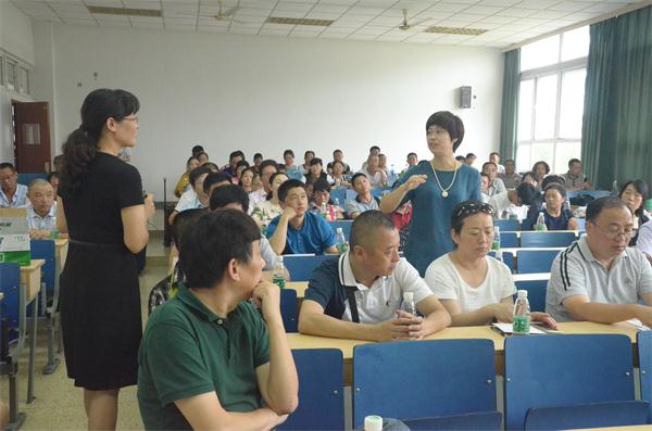 我司举行2016级新生家长见面会