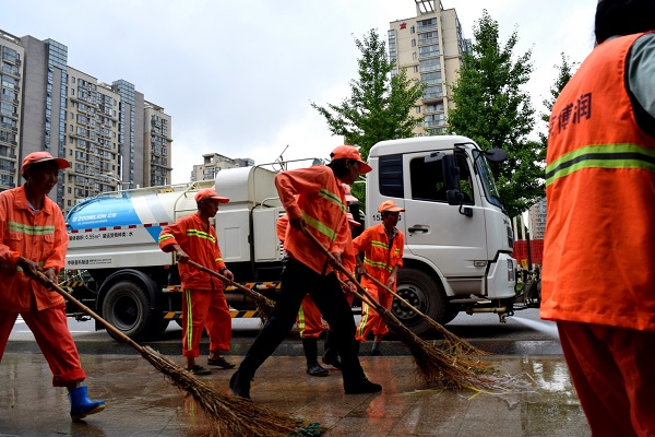 【暑期社会实践】云顶线路快速检测中心“环卫工人”实践小分队